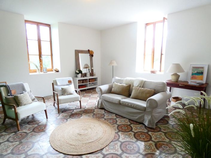 Image No.2-4 Bed House for sale