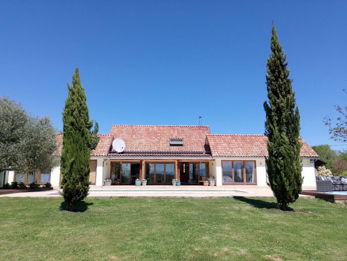 Image No.1-4 Bed House for sale