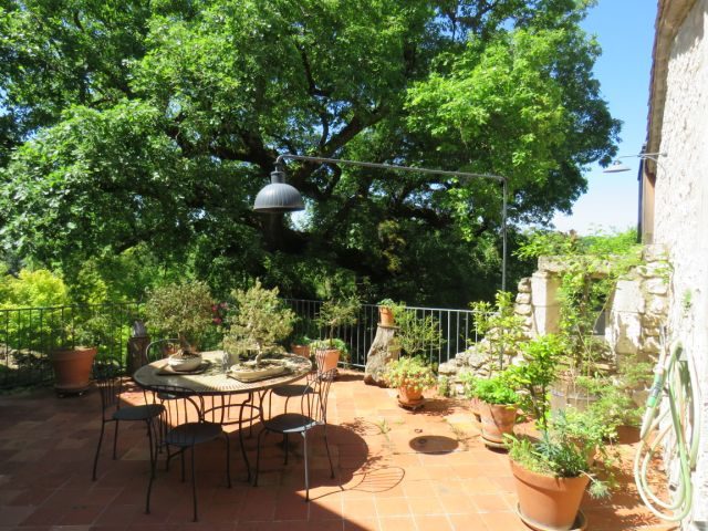 Image No.12-11 Bed Property for sale