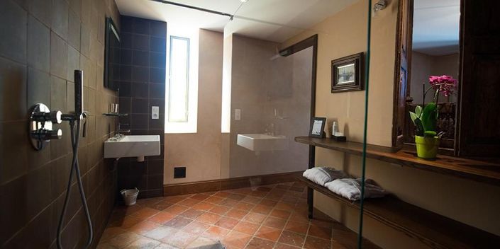 Image No.66-11 Bed Property for sale