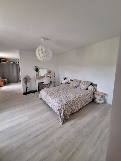 Image No.17-6 Bed House for sale