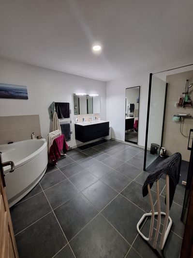 Image No.5-6 Bed House for sale