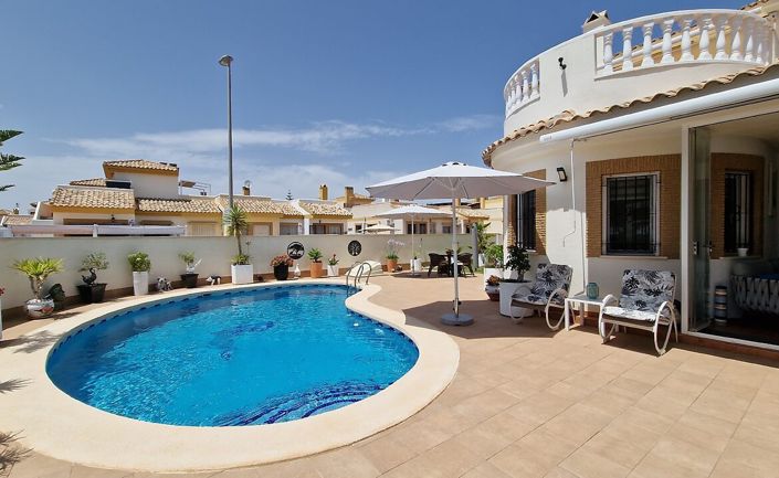 Image No.1-3 Bed Villa for sale