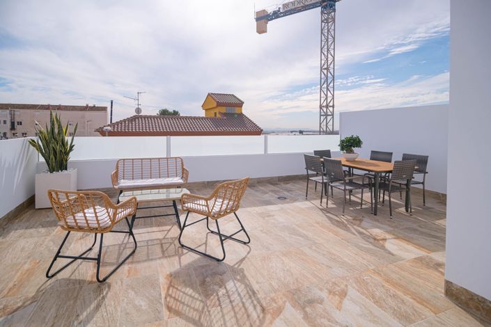 Image No.20-3 Bed Townhouse for sale