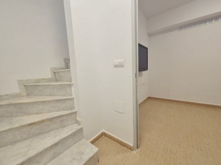 Image No.14-2 Bed Townhouse for sale