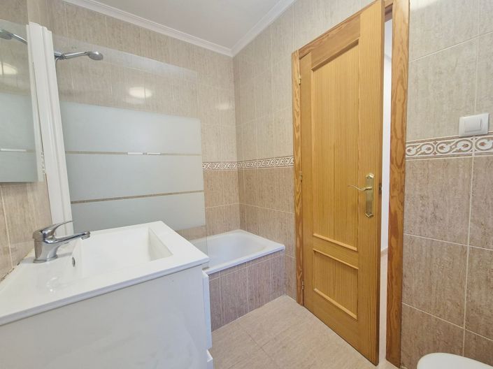 Image No.27-2 Bed Townhouse for sale