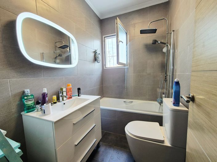 Image No.15-3 Bed Villa for sale