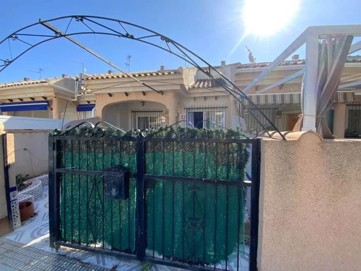 Image No.1-3 Bed House for sale