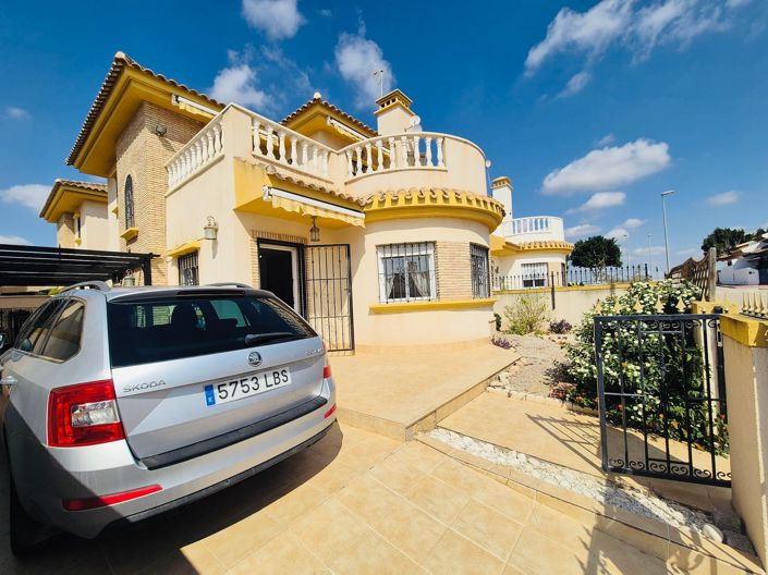 Image No.1-3 Bed Villa / Detached for sale