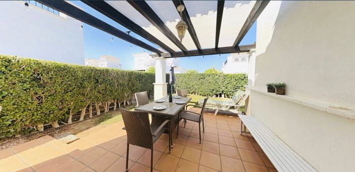 Image No.10-2 Bed Villa / Detached for sale