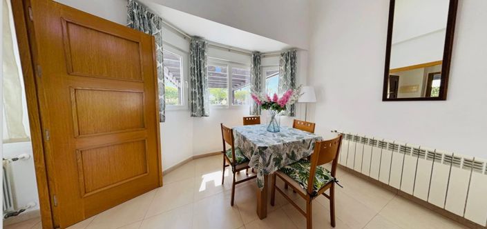 Image No.4-2 Bed Villa / Detached for sale