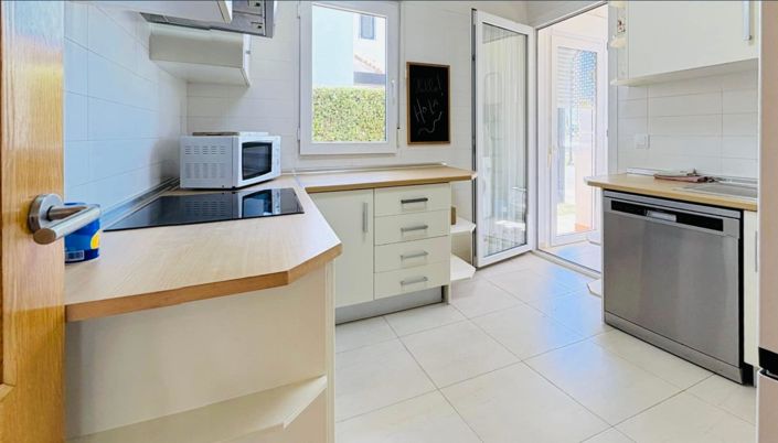 Image No.8-2 Bed Villa / Detached for sale