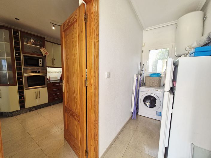 Image No.12-4 Bed Villa / Detached for sale