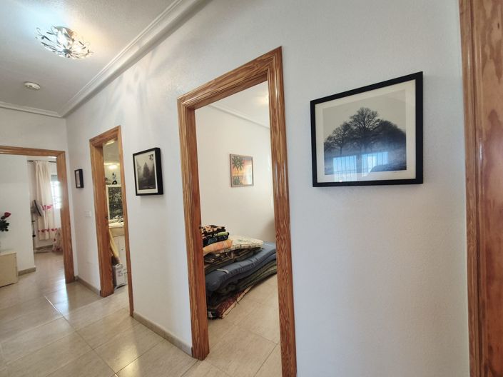 Image No.13-4 Bed Villa / Detached for sale