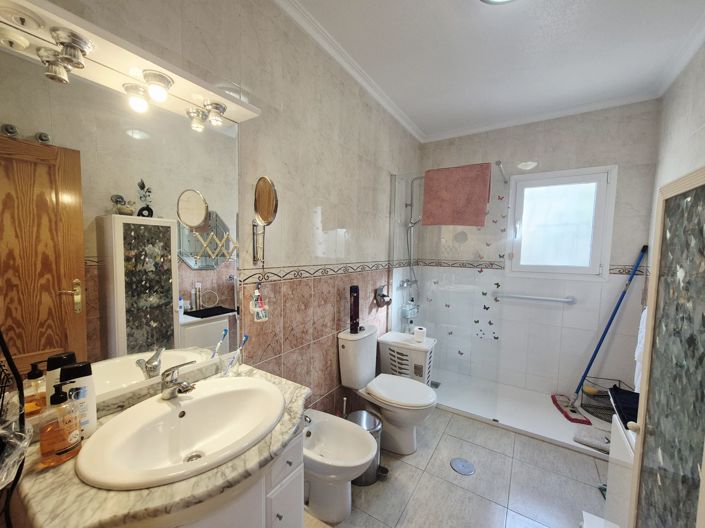 Image No.17-4 Bed Villa / Detached for sale