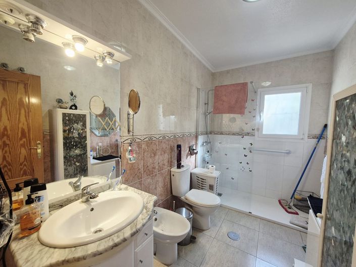 Image No.17-4 Bed Villa / Detached for sale