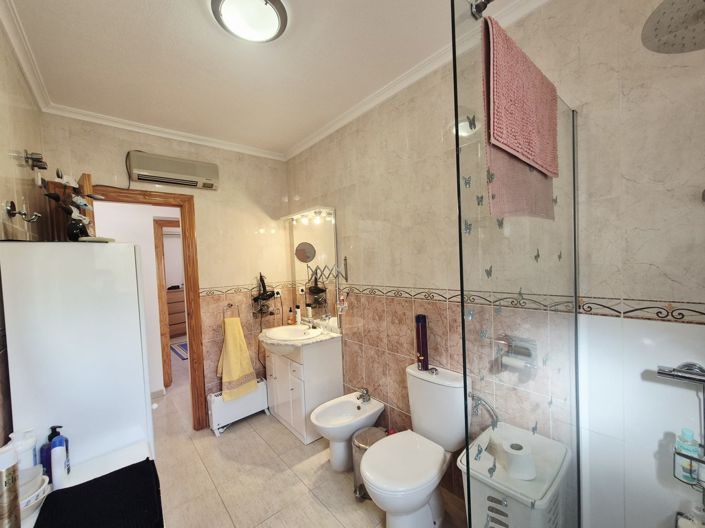 Image No.18-4 Bed Villa / Detached for sale