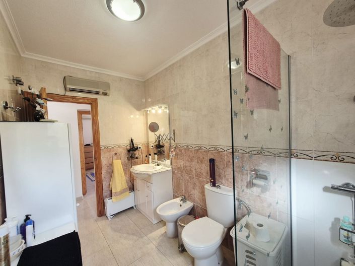 Image No.18-4 Bed Villa / Detached for sale