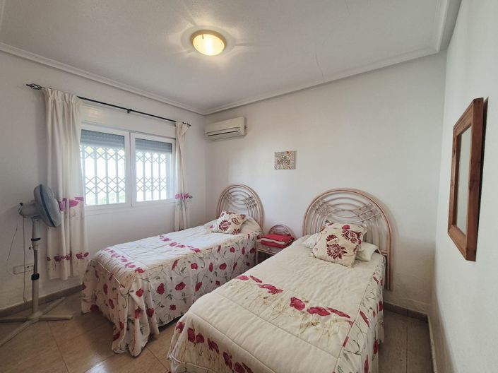 Image No.19-4 Bed Villa / Detached for sale