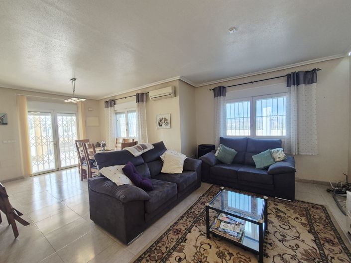 Image No.2-4 Bed Villa / Detached for sale