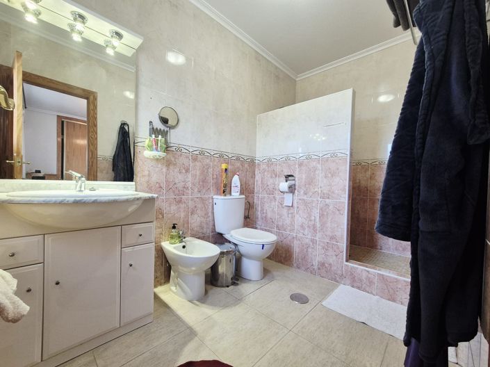 Image No.21-4 Bed Villa / Detached for sale