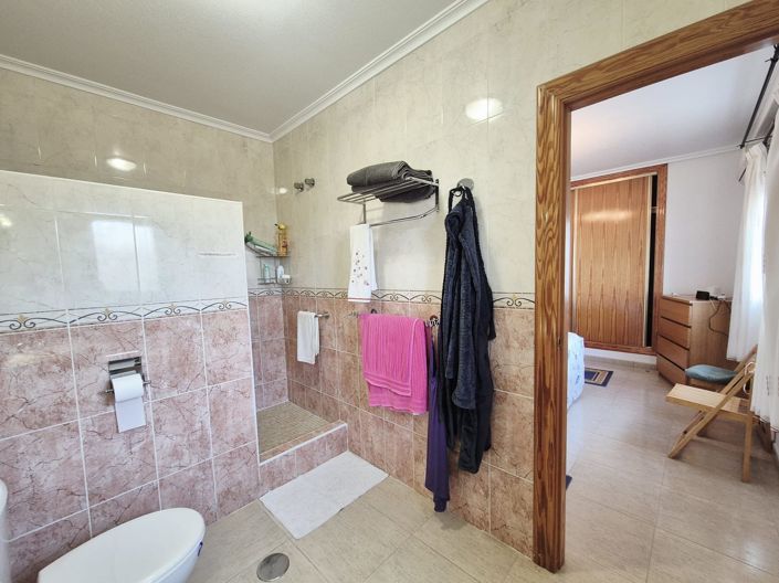Image No.22-4 Bed Villa / Detached for sale
