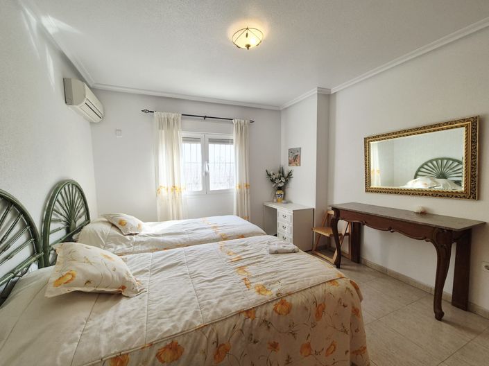 Image No.23-4 Bed Villa / Detached for sale