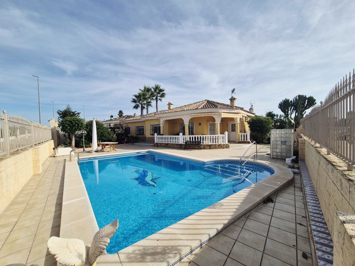 Image No.29-4 Bed Villa / Detached for sale