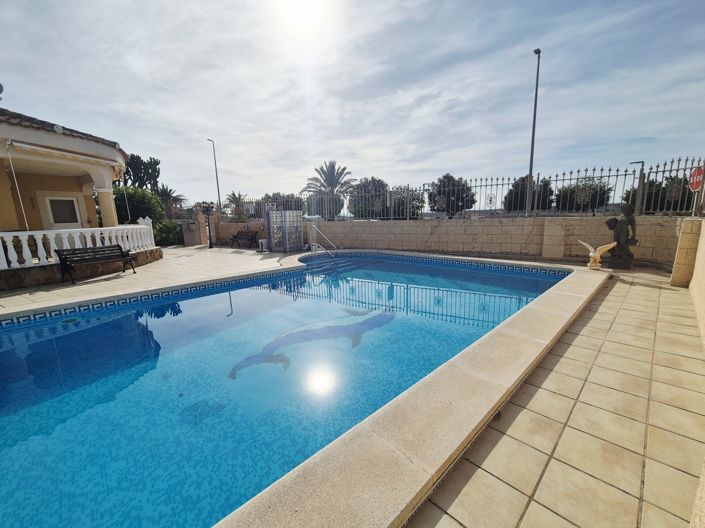 Image No.30-4 Bed Villa / Detached for sale