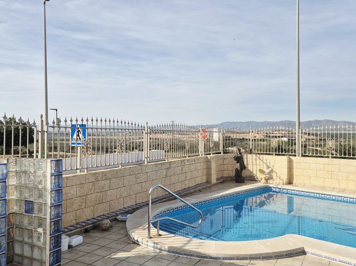 Image No.32-4 Bed Villa / Detached for sale