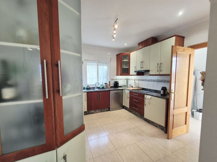 Image No.8-4 Bed Villa / Detached for sale