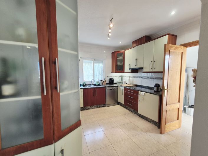 Image No.8-4 Bed Villa / Detached for sale