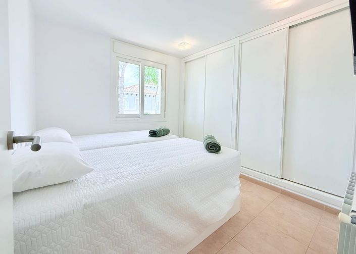 Image No.12-2 Bed Villa / Detached for sale