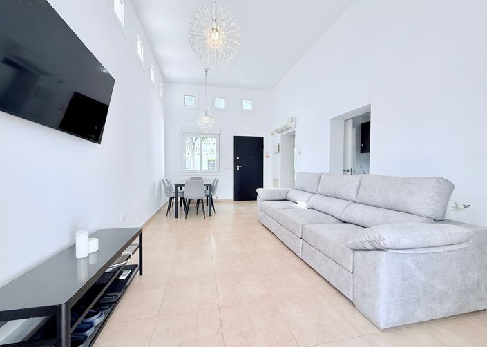 Image No.2-2 Bed Villa / Detached for sale