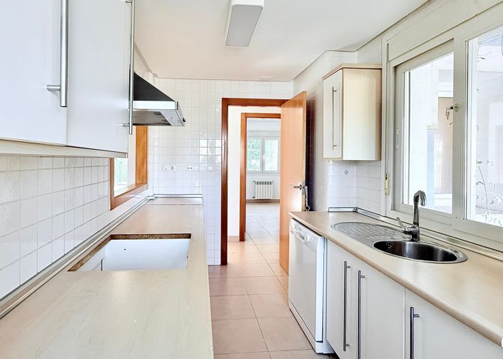 Image No.10-3 Bed Villa / Detached for sale