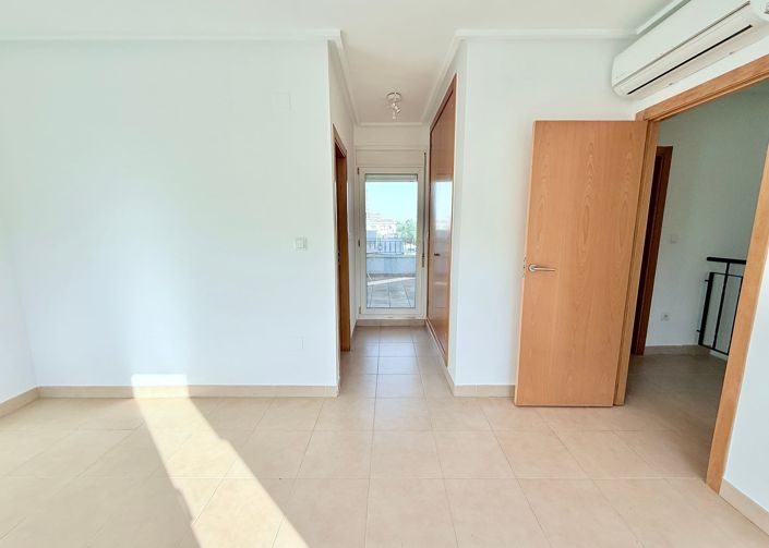 Image No.14-3 Bed Villa / Detached for sale