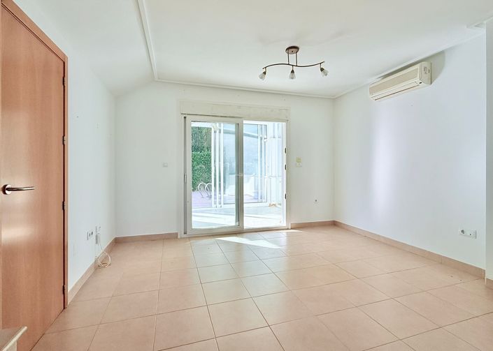 Image No.6-3 Bed Villa / Detached for sale