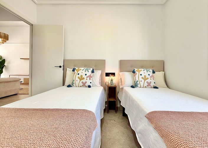 Image No.21-2 Bed Villa / Detached for sale