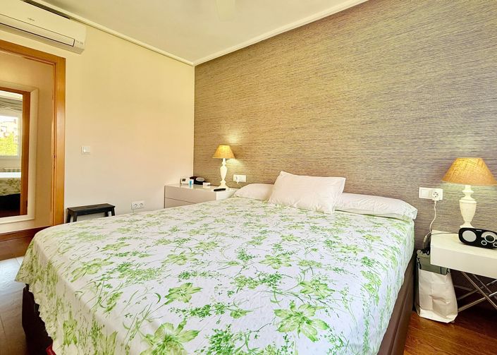 Image No.19-4 Bed Villa / Detached for sale