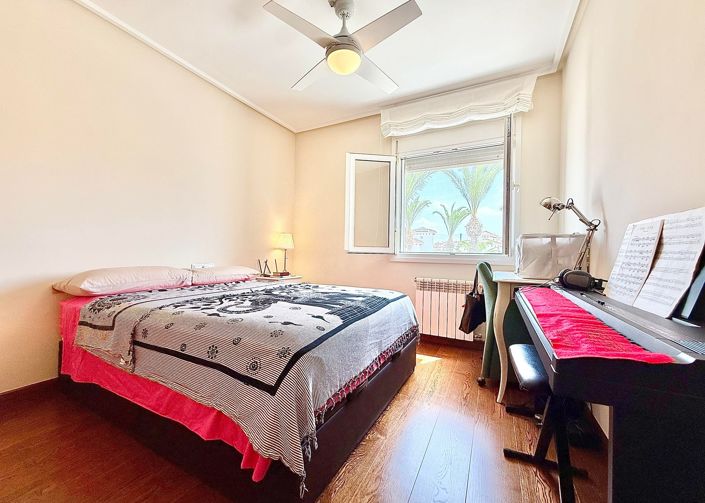 Image No.21-4 Bed Villa / Detached for sale