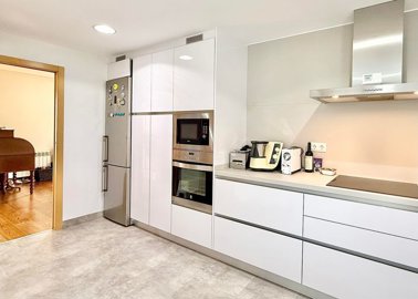 levante-properties-baron-villa-kitchen-modern