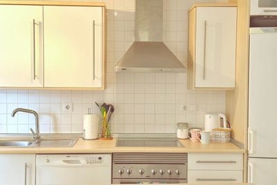 mar-menor-golf-resort-modern-kitchen-isla-gro