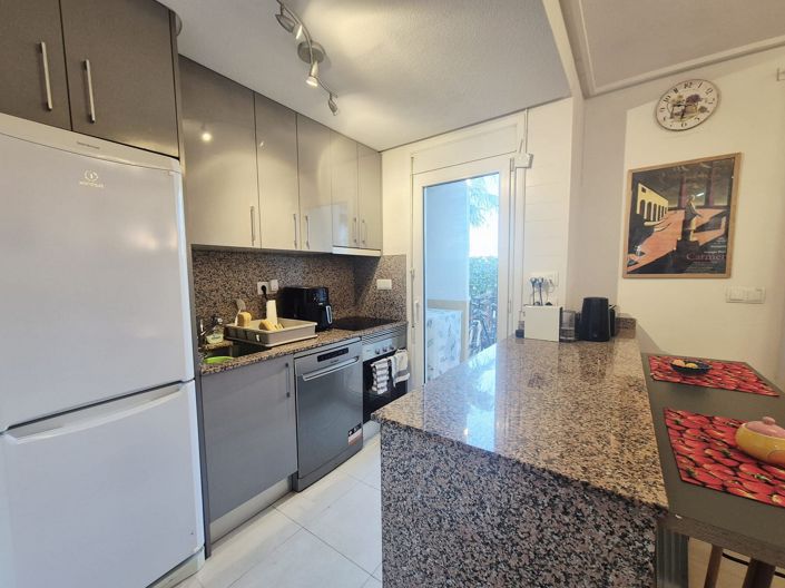 Image No.8-2 Bed Townhouse for sale