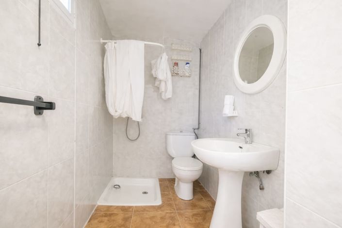 Image No.11-4 Bed Villa / Detached for sale