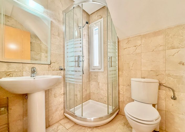 Image No.13-3 Bed Villa / Detached for sale