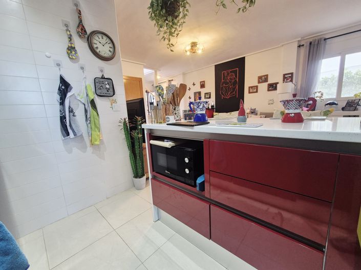 Image No.13-2 Bed Townhouse for sale