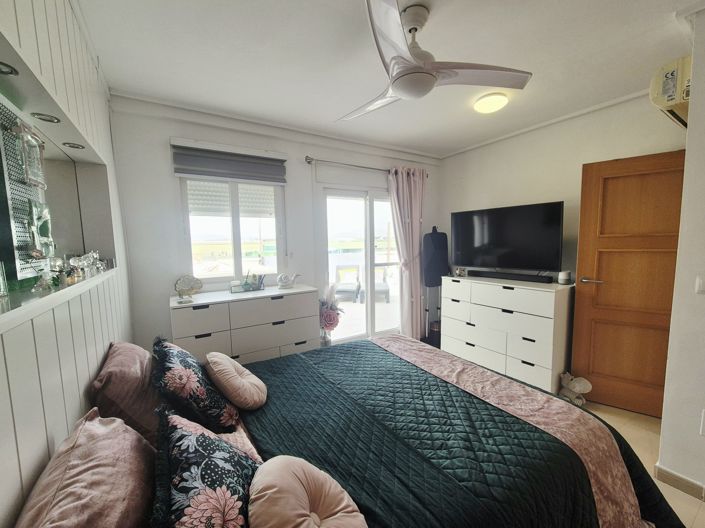Image No.15-2 Bed Townhouse for sale