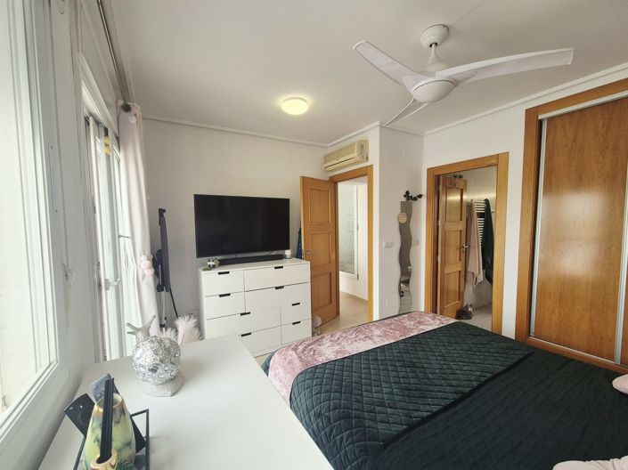 Image No.16-2 Bed Townhouse for sale