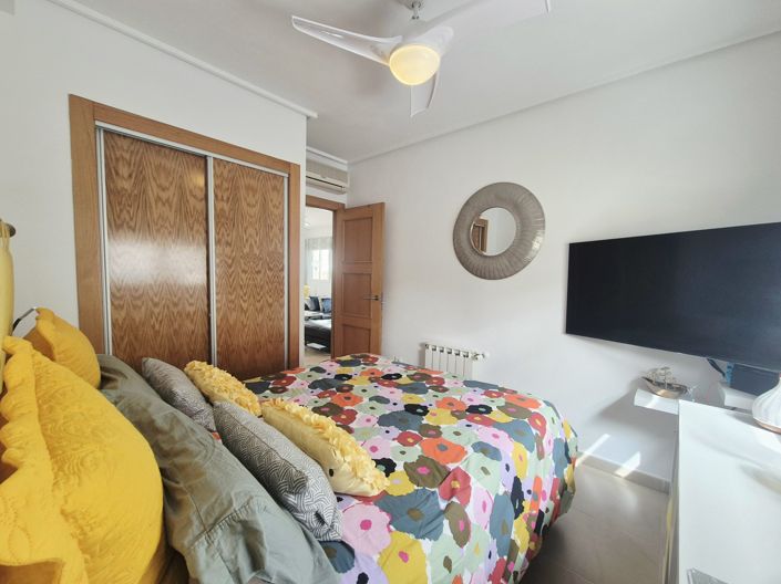 Image No.21-2 Bed Townhouse for sale