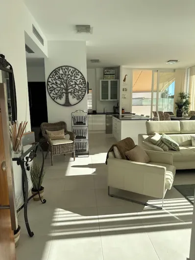 Image No.7-4 Bed Villa for sale